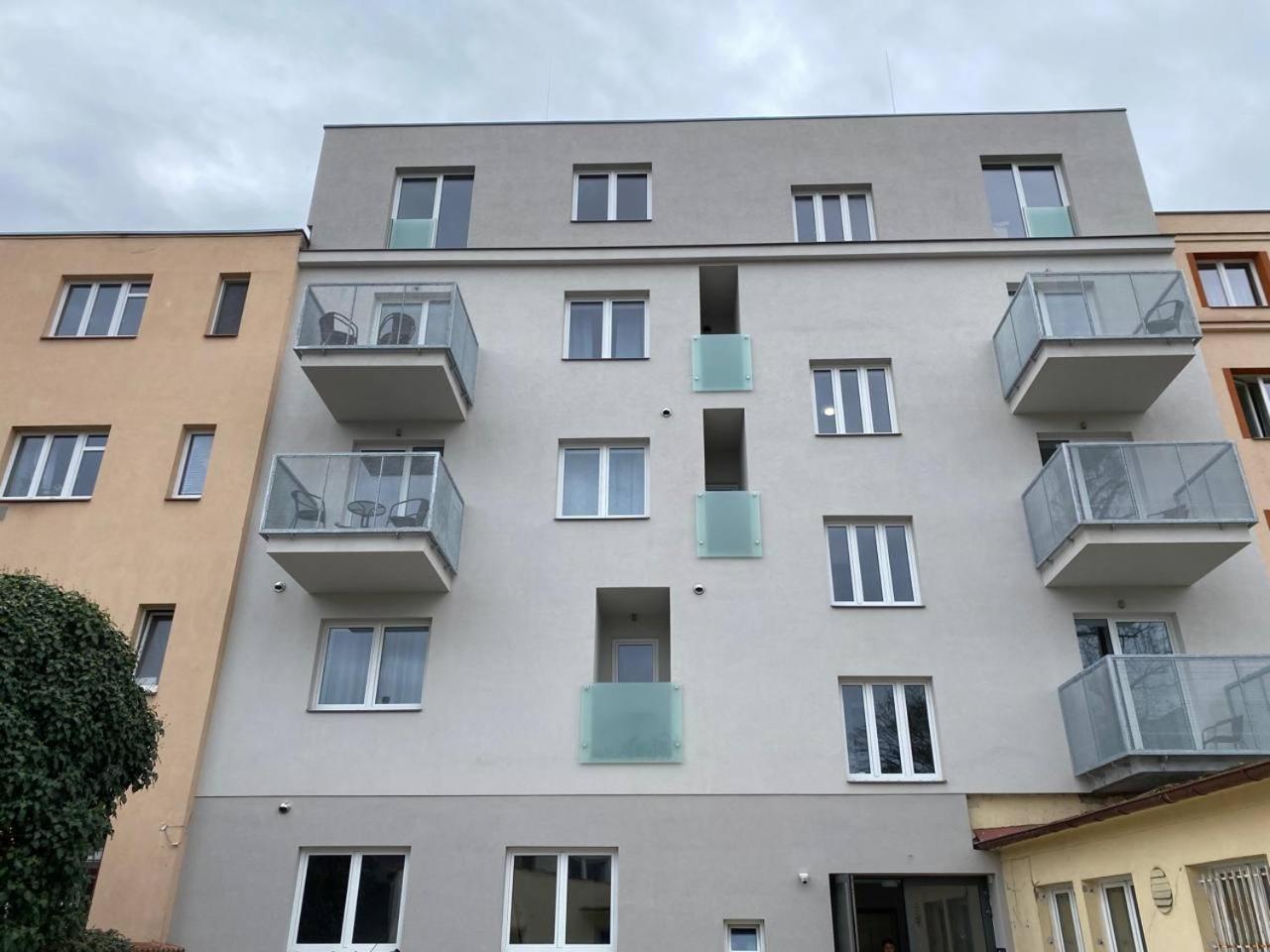 Апартаменти Perla Hradce 101 Градець-Кралове Екстер'єр фото
